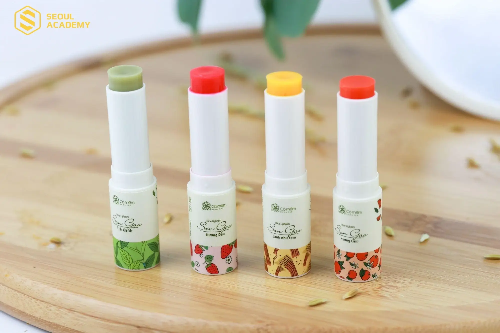 Cỏ mềm là dòng son dưỡng rất phù hợp với đôi môi bị khô căng sau phun xăm