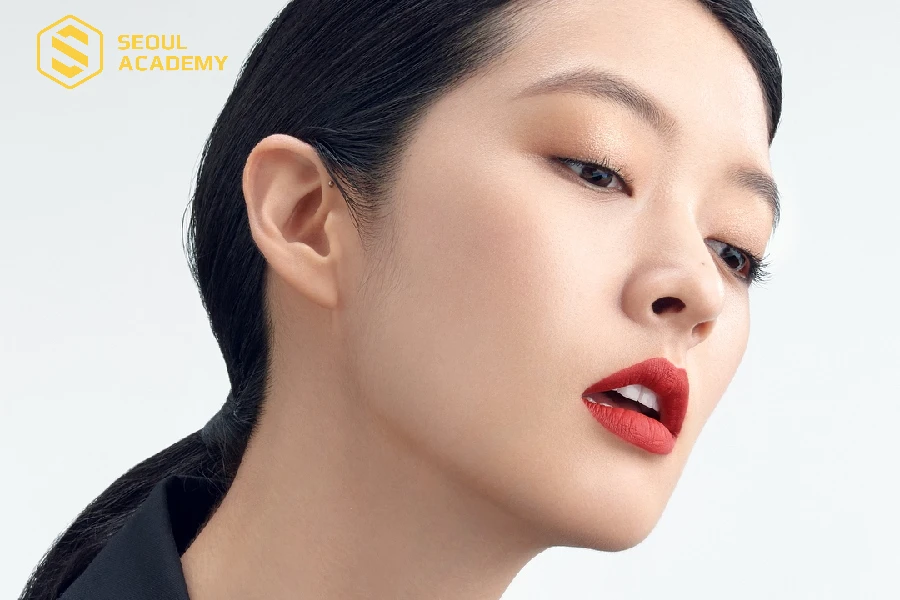 Màu đỏ lạnh là một trong những màu son cực kỳ hot trong những năm gần đây