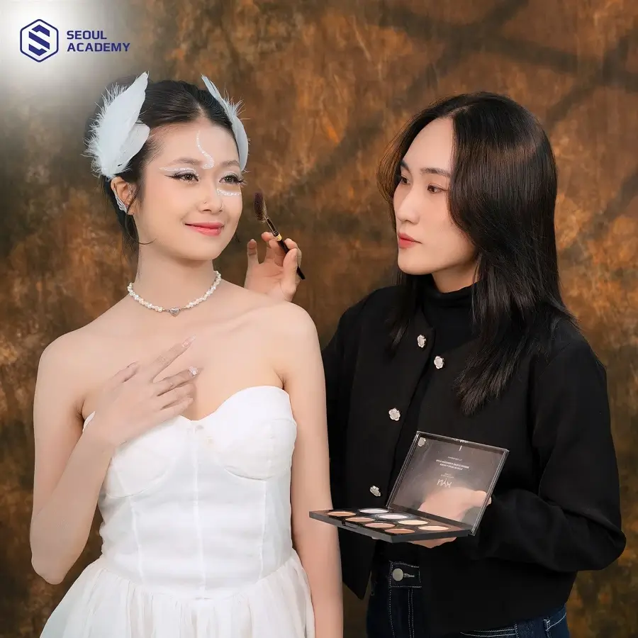 Thu nhập nghề trang điểm rất cao nếu bạn siêng năng, luôn trau dồi các kiến thức mới