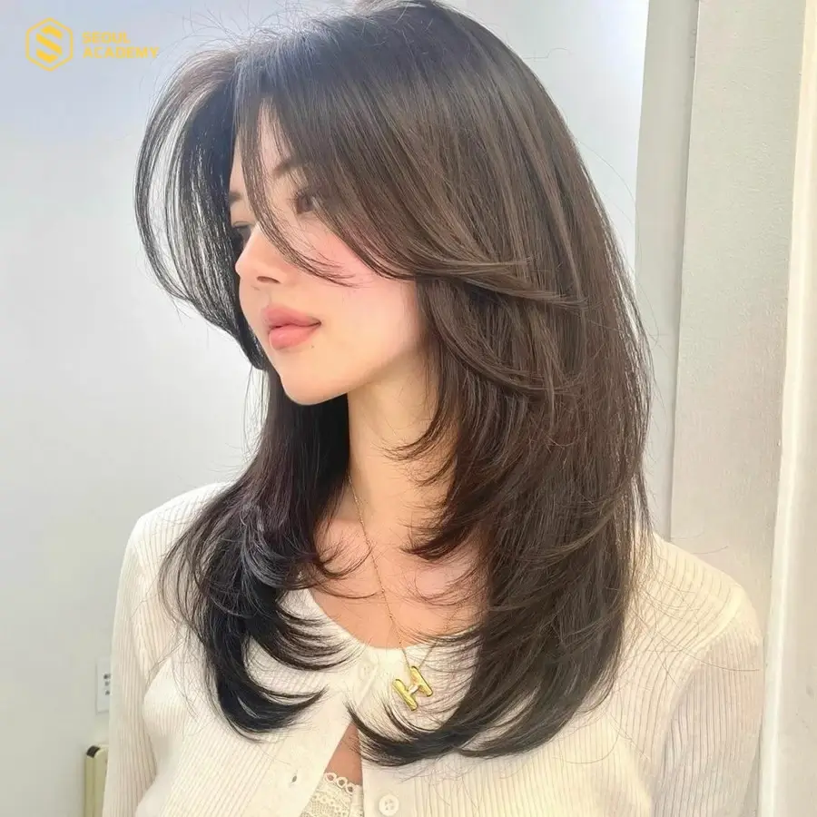 Layer bung nữ tạo hiệu ứng bồng bềnh và dày dặn cho mái tóc