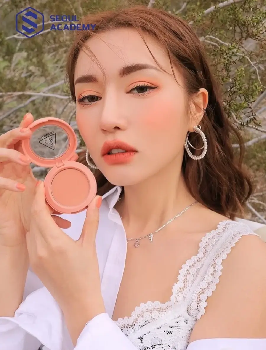 Cam Hàn Quốc là tone màu mắt yêu thích của nhiều cô nàng
