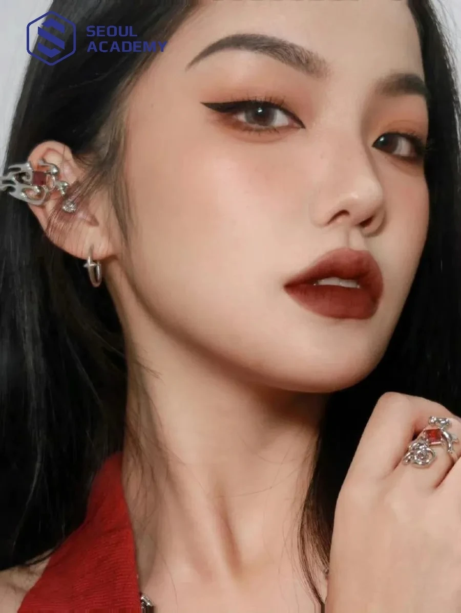 Makeup tone cam đỏ đang đến vẻ ngoài cá tính, nổi bật