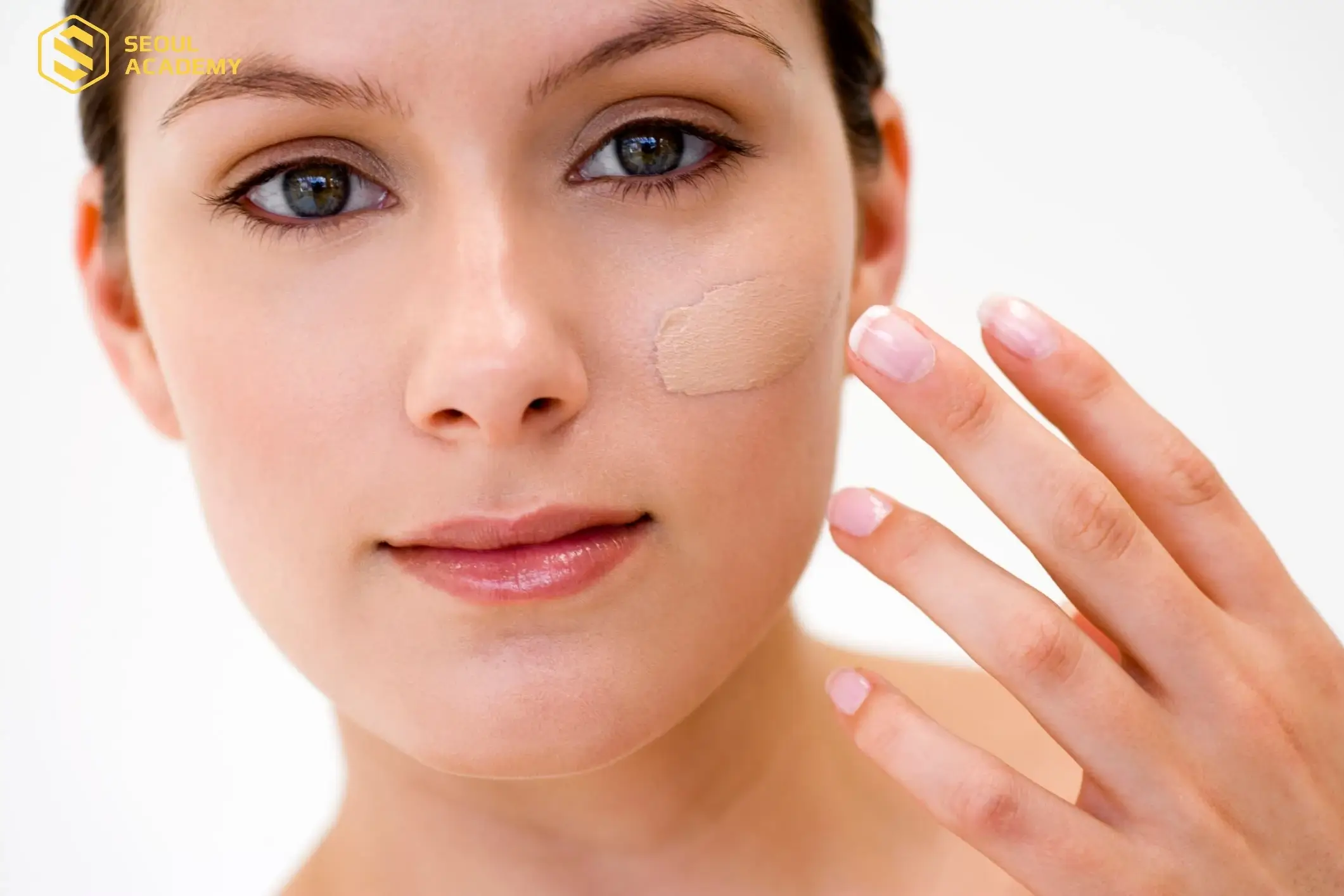 Che khuyết điểm ở quầng thâm mắt và khu vực có nhiều khuyết điểm