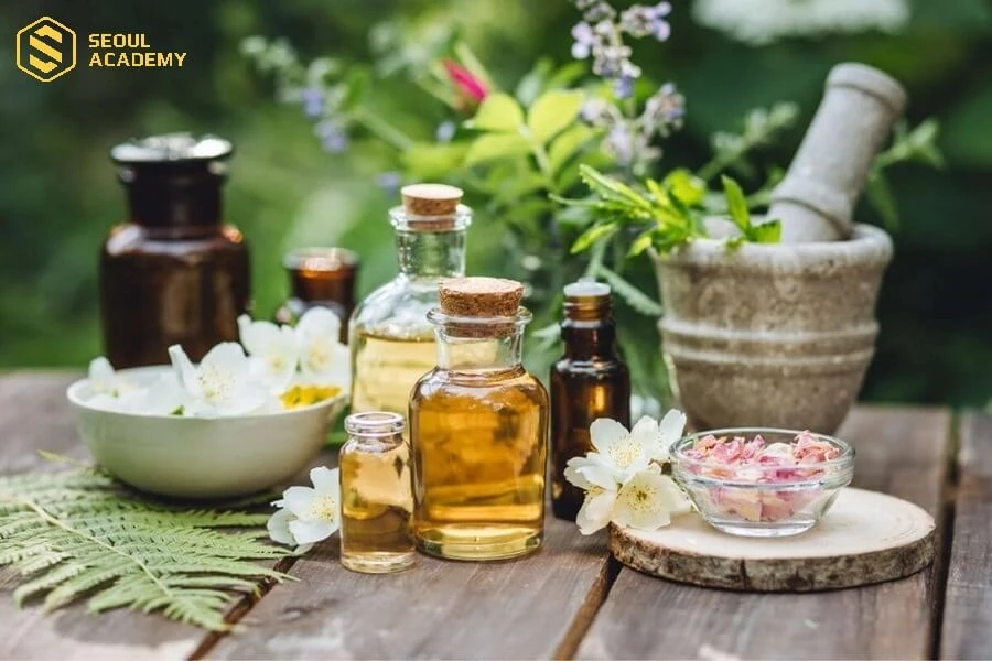 Bạn có thể tận dụng các nguyên liệu thiên nhiên để dưỡng ẩm cho môi