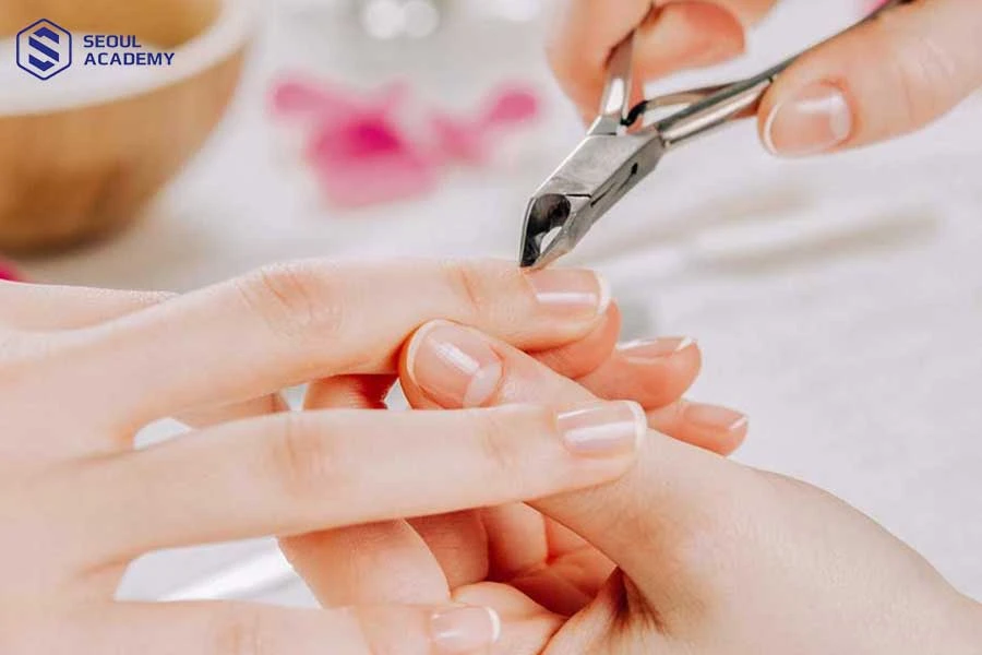 Sử dụng dụng cụ không sạch có thể gây các bệnh về da