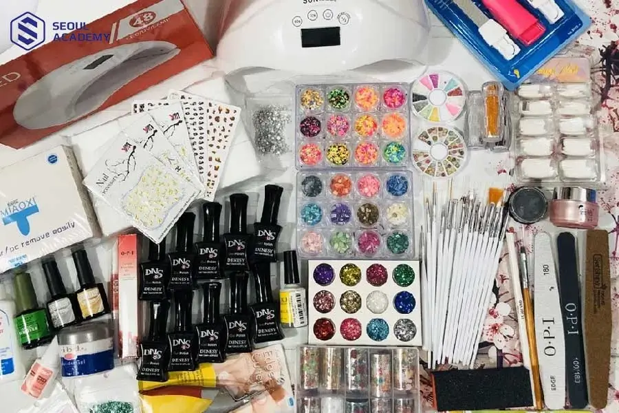 Bộ dụng cụ làm nail nên được vệ sinh khử trùng đúng cách