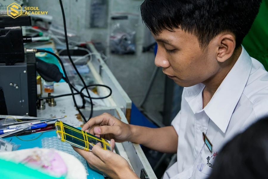 Sửa chữa điện thoại có nhu cầu lớn và có tiềm năng cao về thu nhập