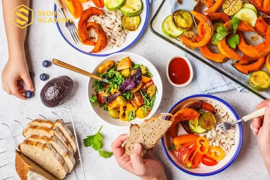 Bổ sung thêm nhiều loại thực phẩm giàu dinh dưỡng để phục hồi môi sau phun xăm nhanh chóng