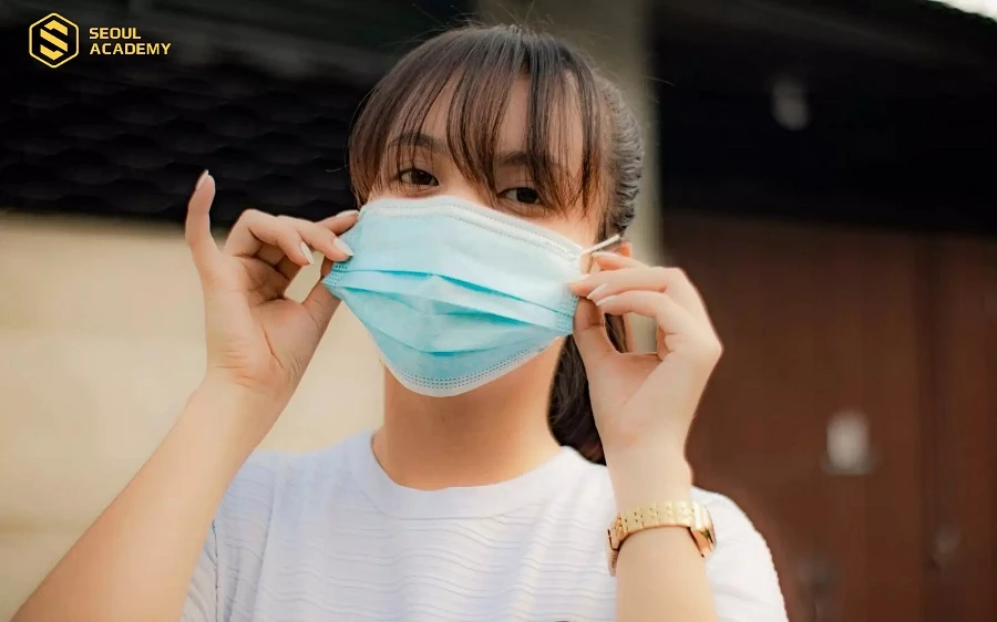 Nên đeo khẩu trang theo từng giai đoạn để đảm bảo an toàn cho quá trình phục hồi môi