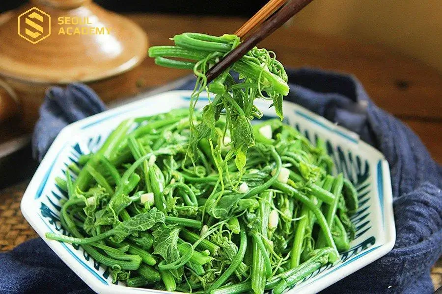 Cây su hào có thể ăn cả thân, lá lẫn quả