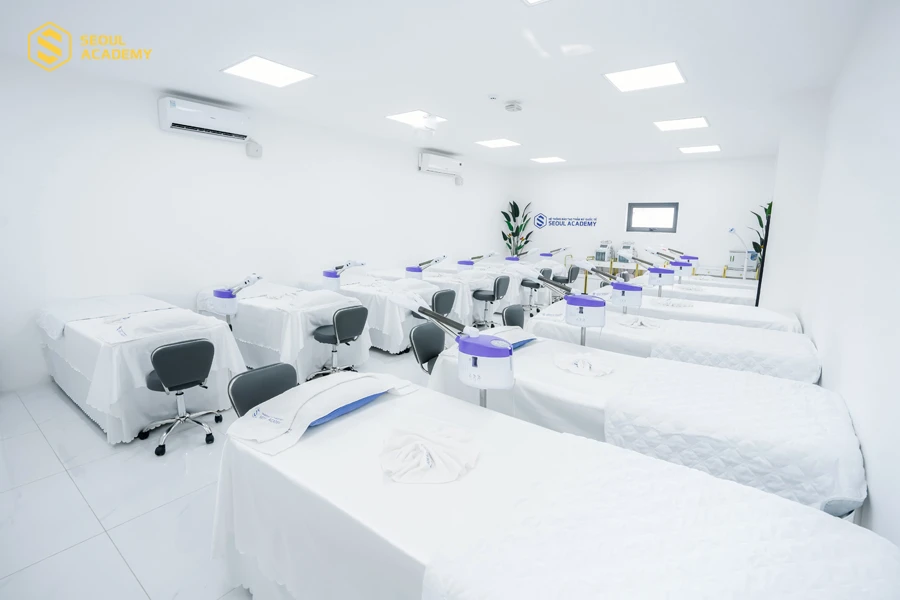 Cần đầu tư máy móc, các trang thiết bị khi mở tiệm phun xăm