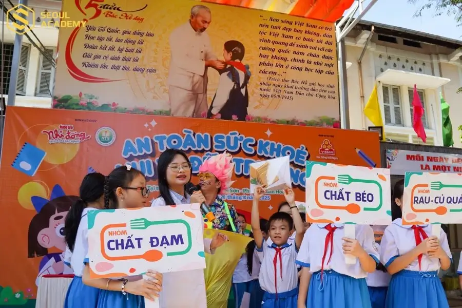 Học sinh trường Nguyễn Thái Sơn tham gia chương trình “An toàn sức khỏe - Vui vẻ đến trường”