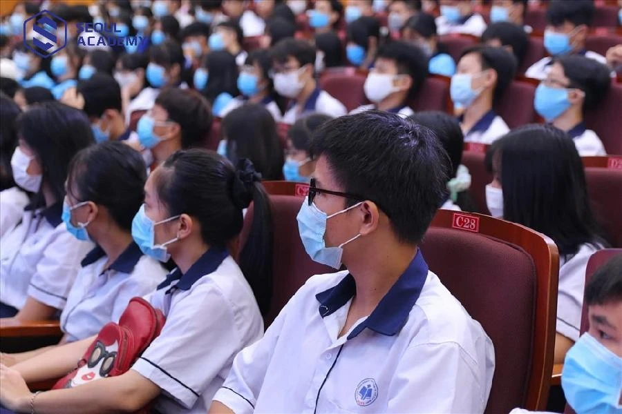 Phê bình, chỉ trích trước tập thể chỉ được thực hiện khi vào tình huống bất đắc dĩ nhất