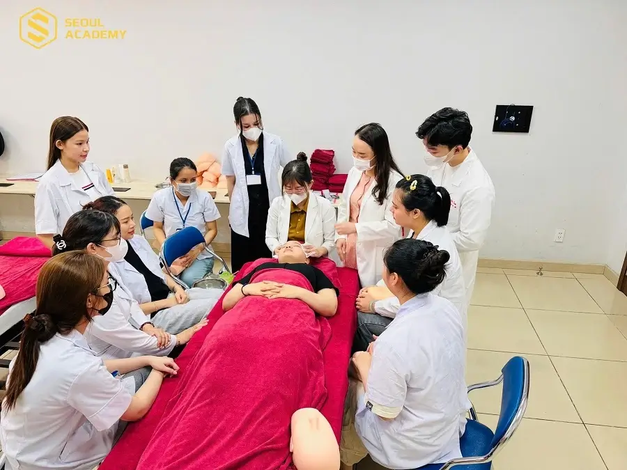 Học viên sẽ được thực hành các kỹ thuật chăm sóc da cho đến tư vấn liệu trình cho khách hàng