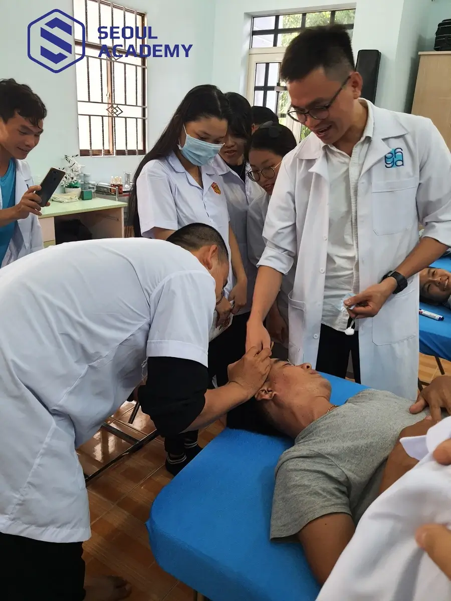 Nên theo học massage bấm huyệt bệnh viện YHCT TPHCM nếu muốn theo nghề chuyên nghiệp