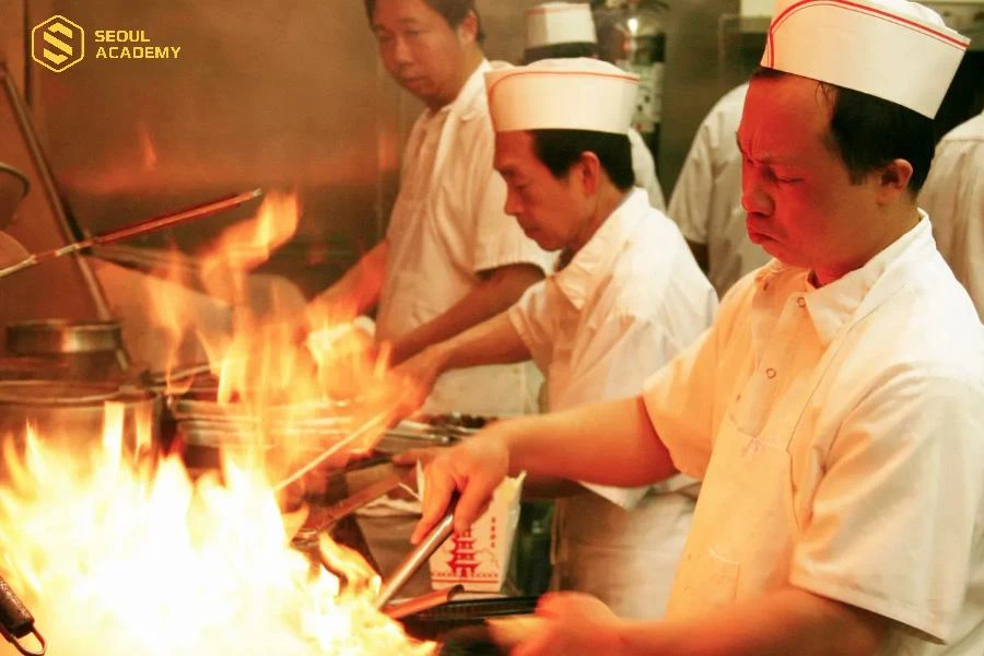 Các nhà hàng, quán ăn đang rất cần bếp chính và bếp phụ