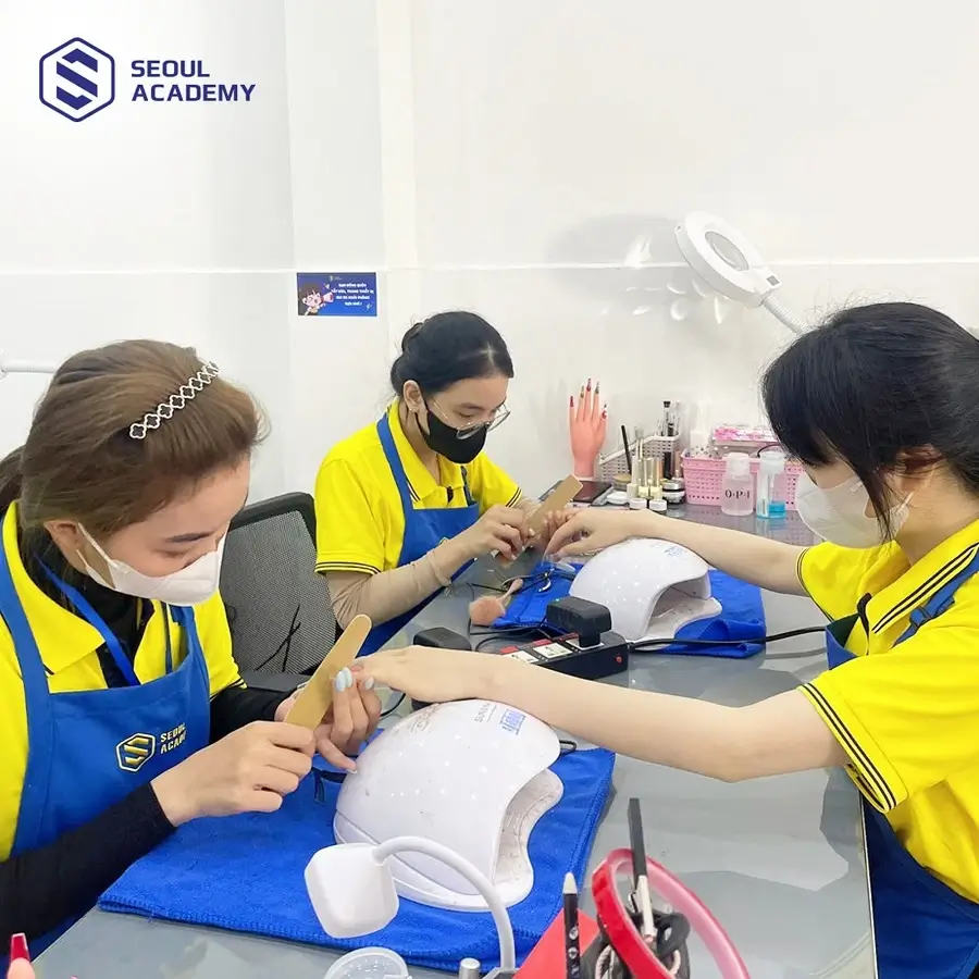 Có giảng viên kèm cặp, chỉ dẫn từng thao tác giúp người mới nhanh thành thạo