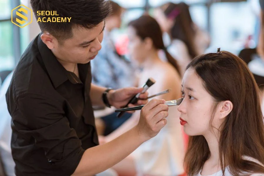 Sự đam mê là yếu tố đầu tiên cần có để bạn có thể gắn bó với nghề trang điểm