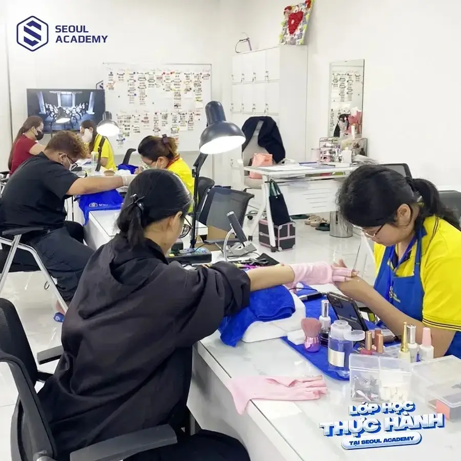 Học viên của Seoul Academy được thực hành trên mẫu thật với thời lượng lớn đến 90%