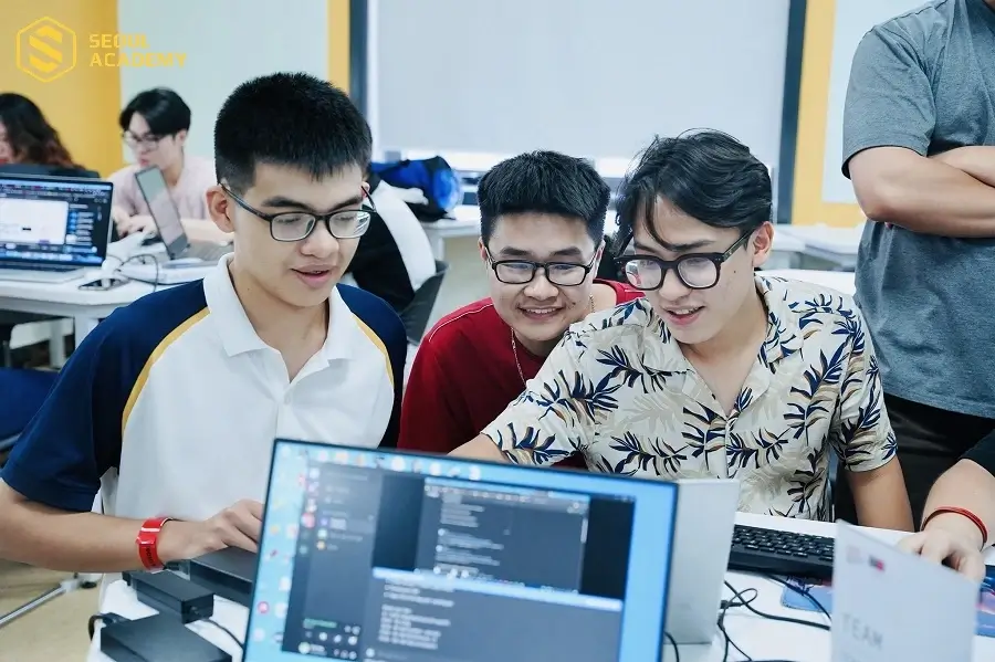 Công nghệ thông tin là ngành có tiềm năng phát triển với nhiều cơ hội cho người làm trái ngành