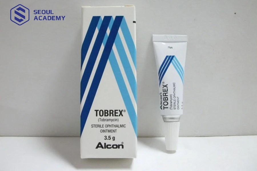 Thuốc nhỏ mắt Tobrex giúp làm sạch vùng da mắt