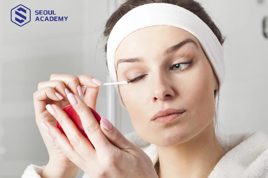 Tẩy trang mi nối bằng tăm bông