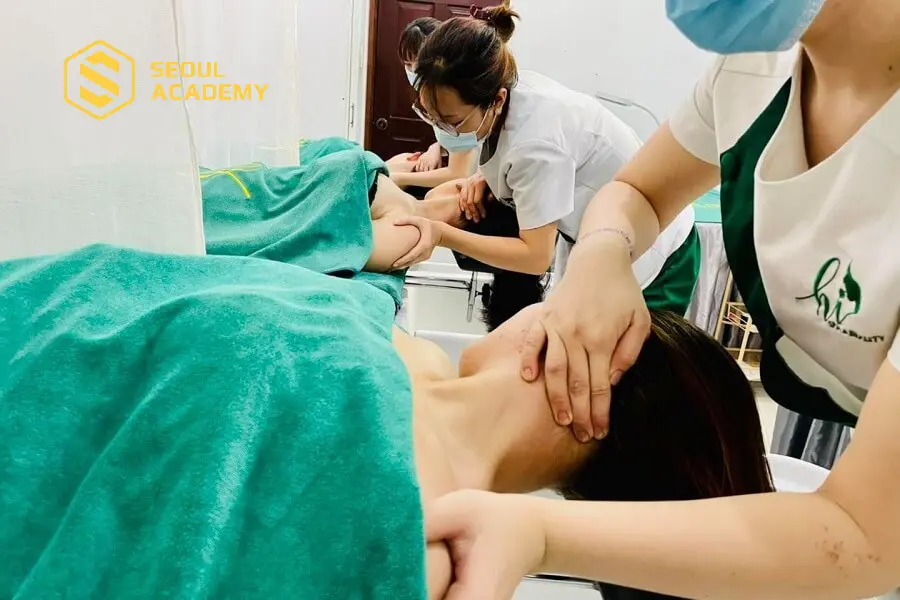 Hi Spa là một trong những spa trị liệu cổ vai gáy được nhiều người yêu thích