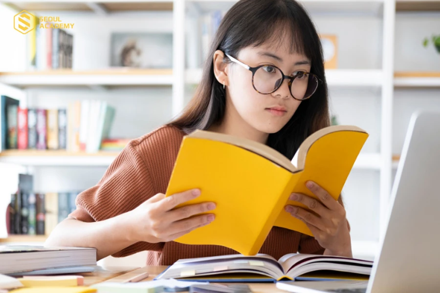 Học Văn Sử Địa có thể chọn thi vào các trường thuộc nhóm Sư phạm và Ngôn ngữ