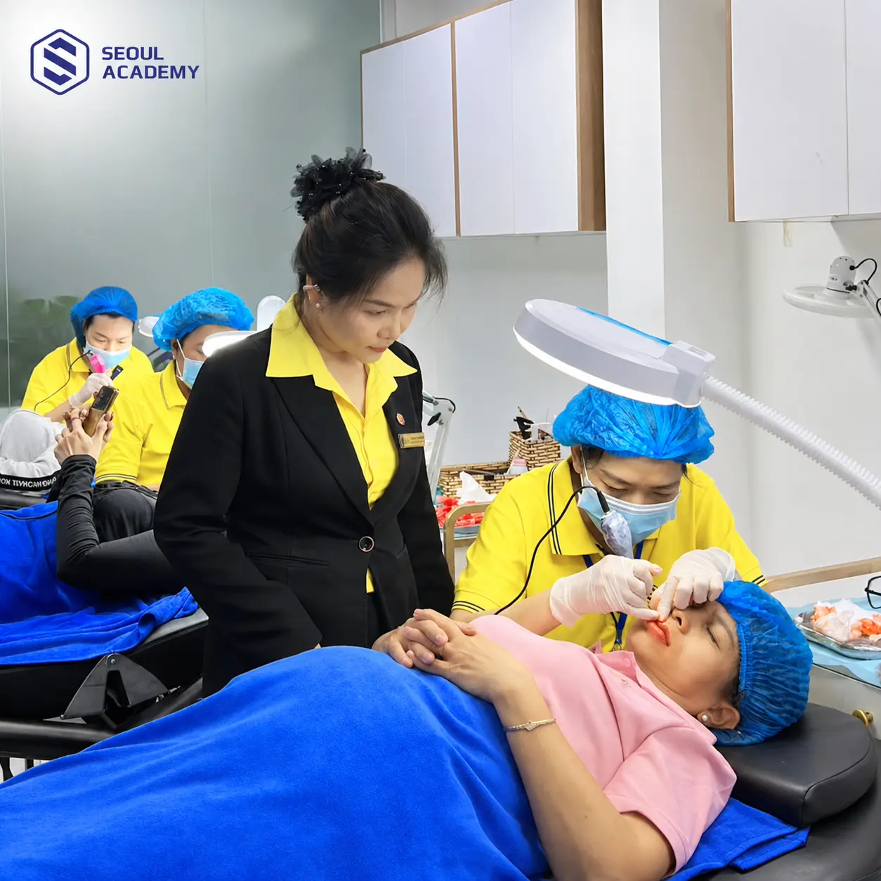 Giảng viên tại Seoul Academy cam kết “cầm tay chỉ việc” cho từng bạn