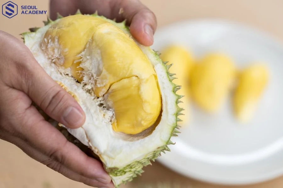 Nếu có biểu hiện lạ sau khi ăn sầu riêng hãy đến cơ sở thẩm mỹ để được xử lý kịp thời