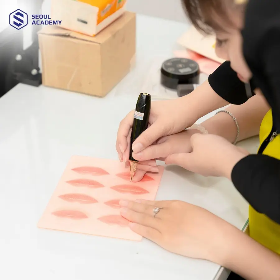 Bên cạnh những lợi thế, tuổi 30 cũng có thể gặp những khó khăn nhất định khi theo học nghề phun xăm