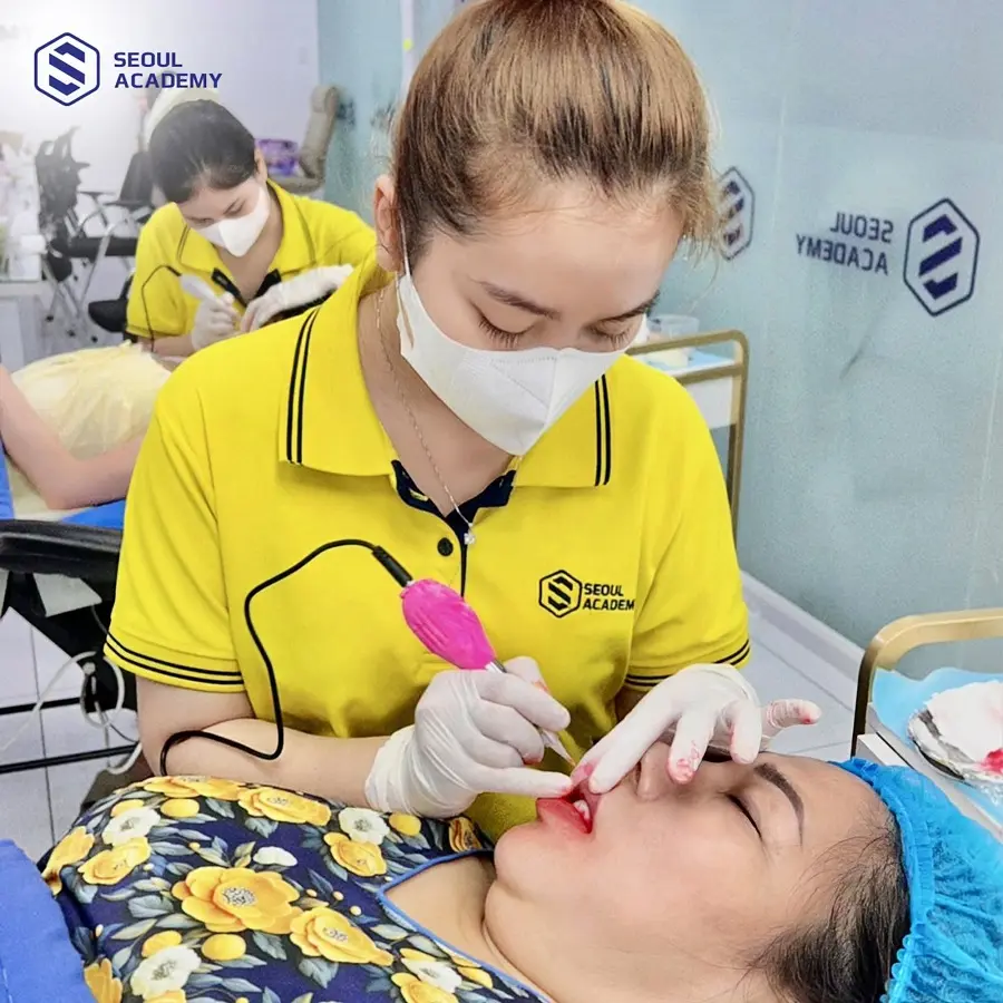 Thời gian có thể mở tiệm phụ thuộc nhiều vào mức độ thực hành và khả năng xử lý khách thật