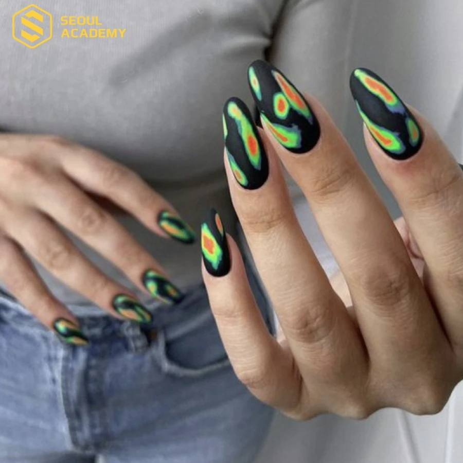 Một bức ảnh nail khác với cách chụp tương tự