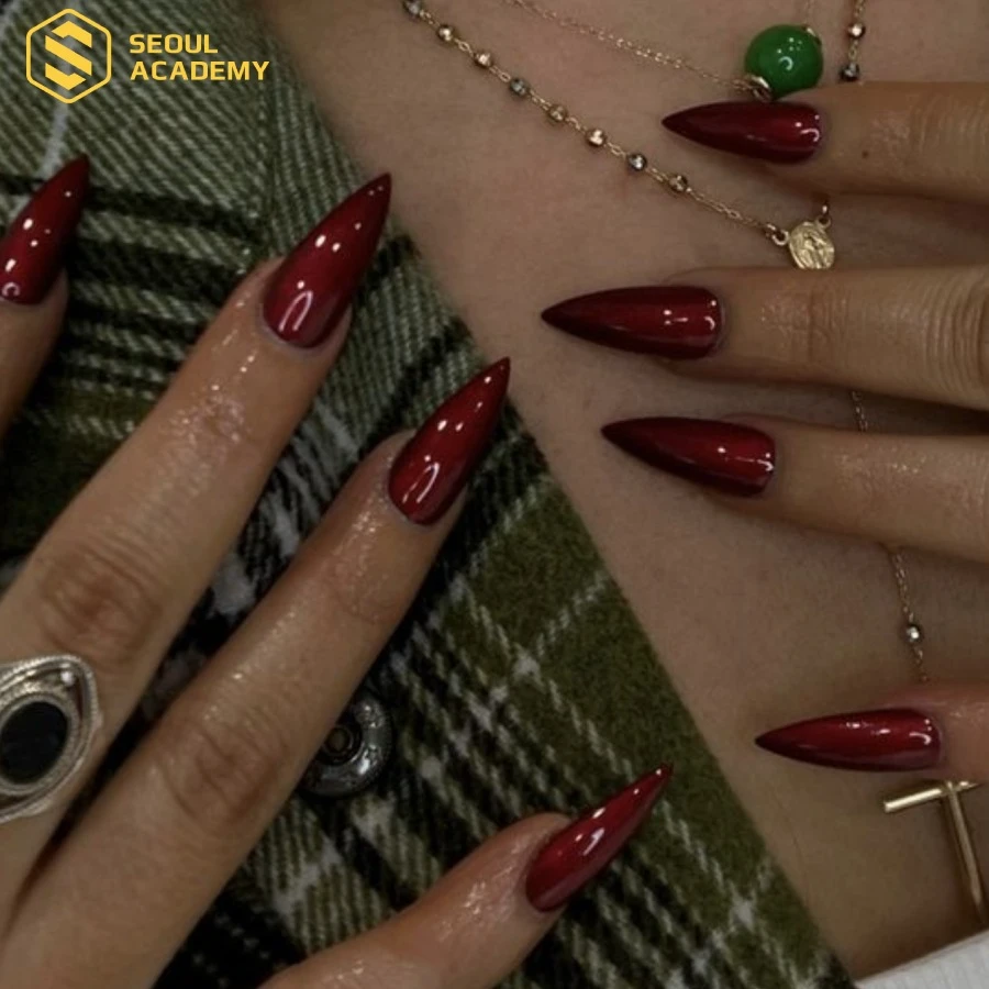 Chụp ảnh nail đối xứng trước ngực đẹp