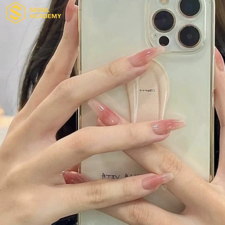 Kiểu chụp nail với điện thoại