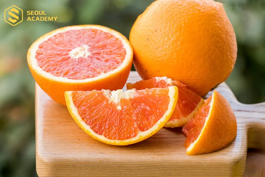 Cam tươi chứa nhiều chất tốt cho móng tay