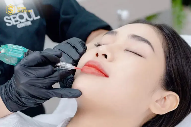 Kỹ thuật viên phải liên tục hỏi thăm tình trạng của khách hàng