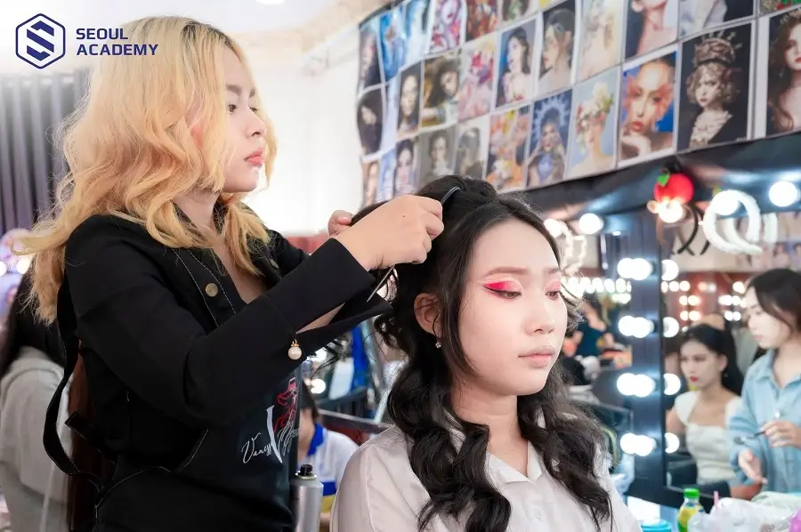 Để thi lấy chứng chỉ trang điểm bạn cần đáp ứng đủ các điều kiện về sức khỏe và kỹ năng