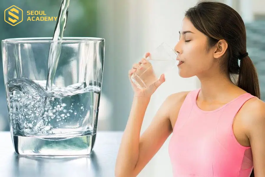 Nên uống nhiều nước mỗi ngày