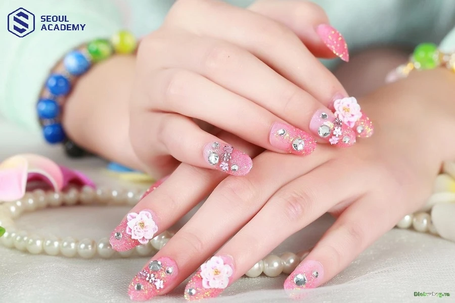 Gắn móng giả càng cầu kỳ thì chi phí gắn móng càng cao