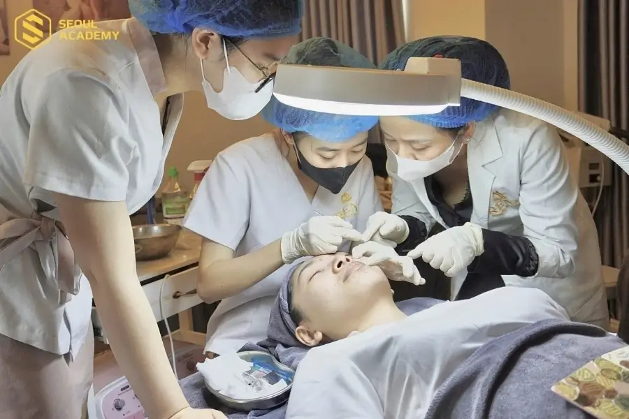 Rena Beauty Academy đào tạo theo hình thức cầm tay chỉ việc