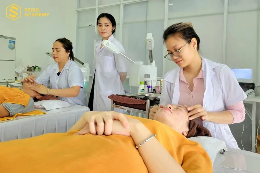 Chương trình học của Jasmine Beauty School được công nhận bởi Hoa Kỳ