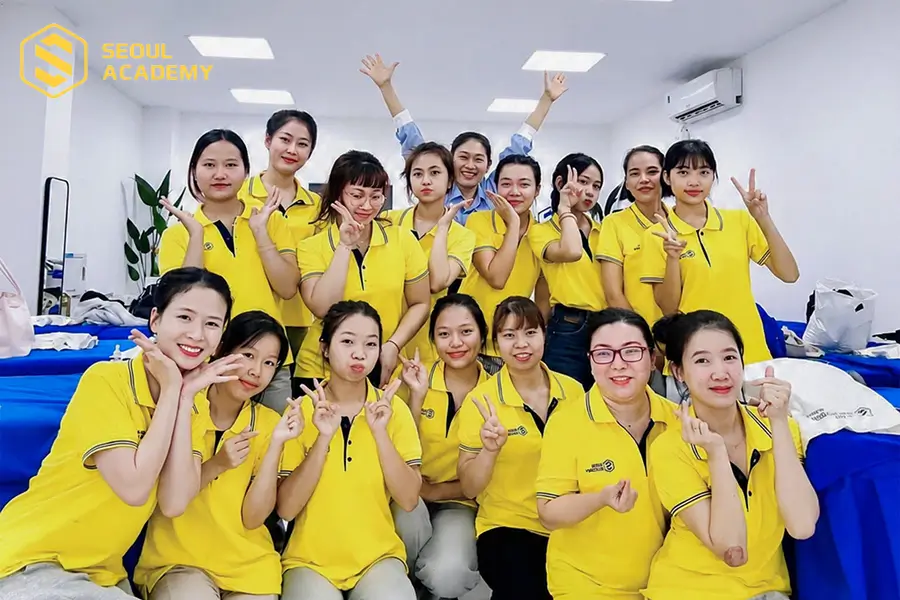 Khóa học nail ở Seoul Academy thu hút nhiều người