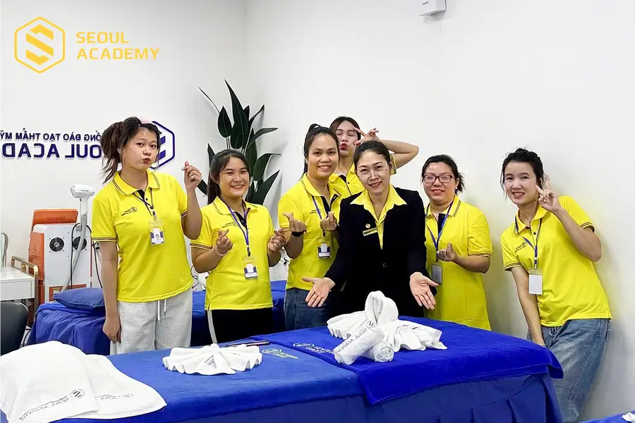 Khóa học Nail tại Seoul Academy thu hút đông học viên