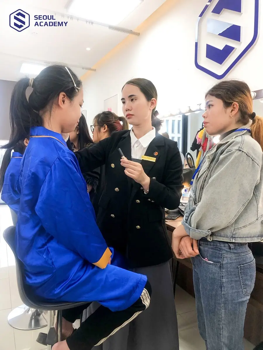 Giảng viên luôn tận tâm, kèm cặp từng học viên một trong các buổi học