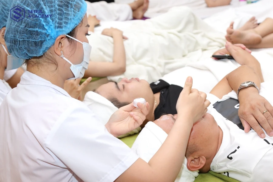 Tham gia khóa học điều trị da bằng dược mỹ phẩm mang đến nhiều lợi ích thiết thực cho người làm nghề