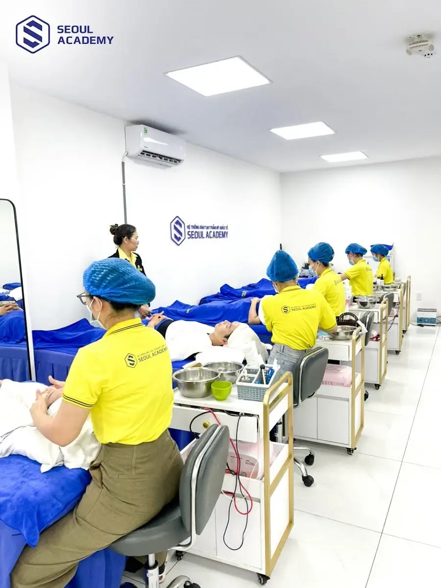 Kỹ năng thực hành cũng là yếu tố quan trọng trong khóa học