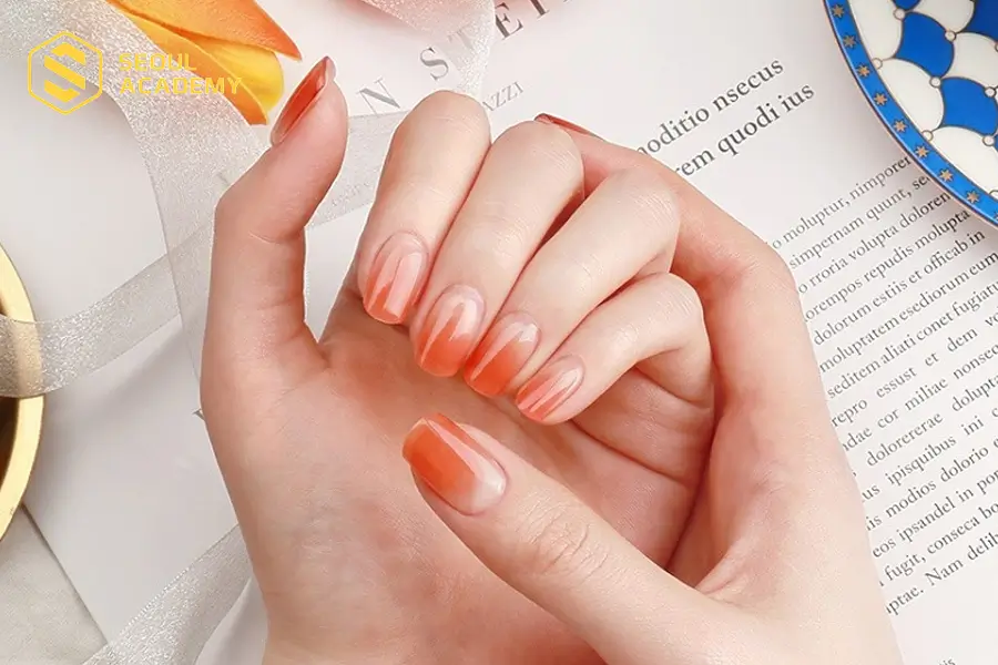 Sử dụng cọ ombre để tạo ra mẫu nail ombre ưng ý