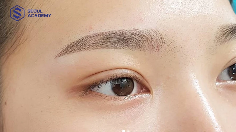 Lông mày sợi siêu thực là kỹ thuật hiện đại tạo ra dáng chân mày đẹp như thật