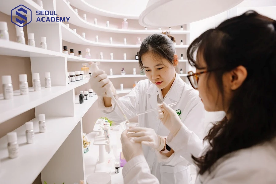 Viện kiểm nghiệm Thuốc TPHCM thường xuyên tổ chức các lớp đào tạo về nghiên cứu, sản xuất mỹ phẩm chuyên nghiệp